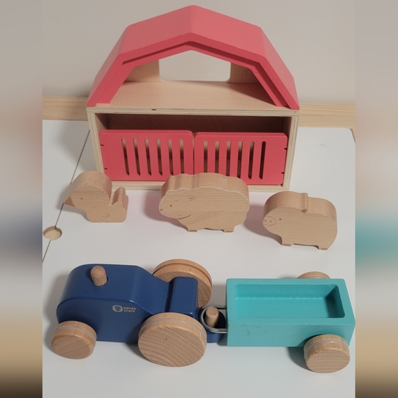 Panda Crate Barn, Tractor, & Animals - Picture 2 of 3